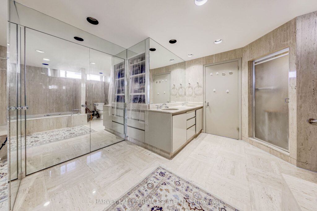 For Sale: 2600 Bathurst Street 1001, Toronto C04, ON M6B 2Z4, Toronto C04, ON - Property Photo