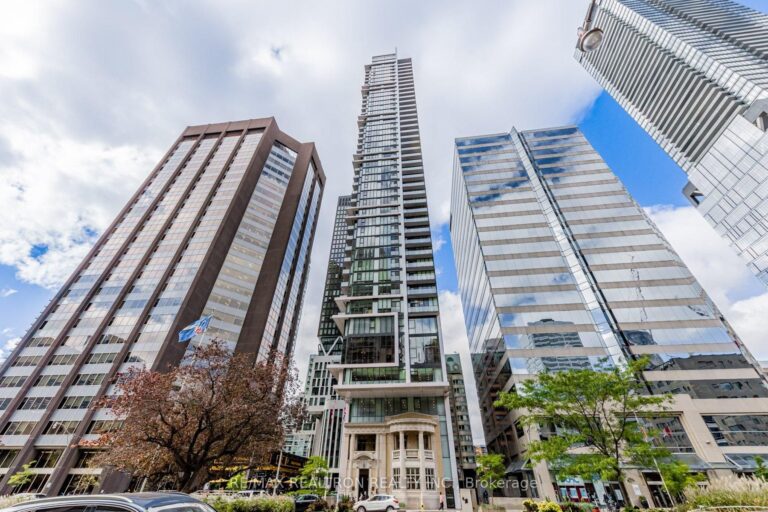 For Sale: 426 University Avenue 905, Toronto C01, ON M5G 1S9, Toronto C01, ON