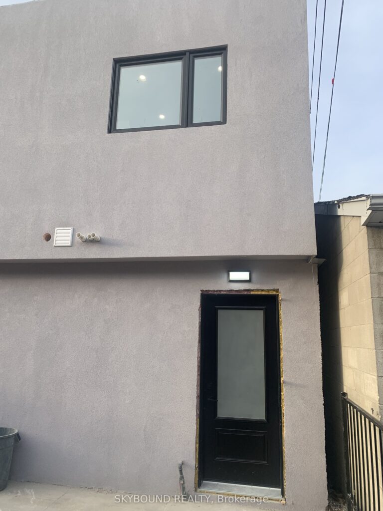 For Lease: 98 Millicent Street Rear Second, Toronto W02, ON M6H 1W4, Toronto W02, ON