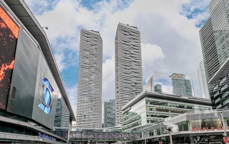 For Lease: 100 Harbour Street 2402, Toronto C01, ON M5J 0B5, Toronto C01, ON