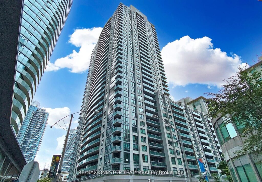 For Lease: 19 Grand Trunk Crescent 811, Toronto C01, ON M5J 3A3, Toronto C01, ON - Property Photo