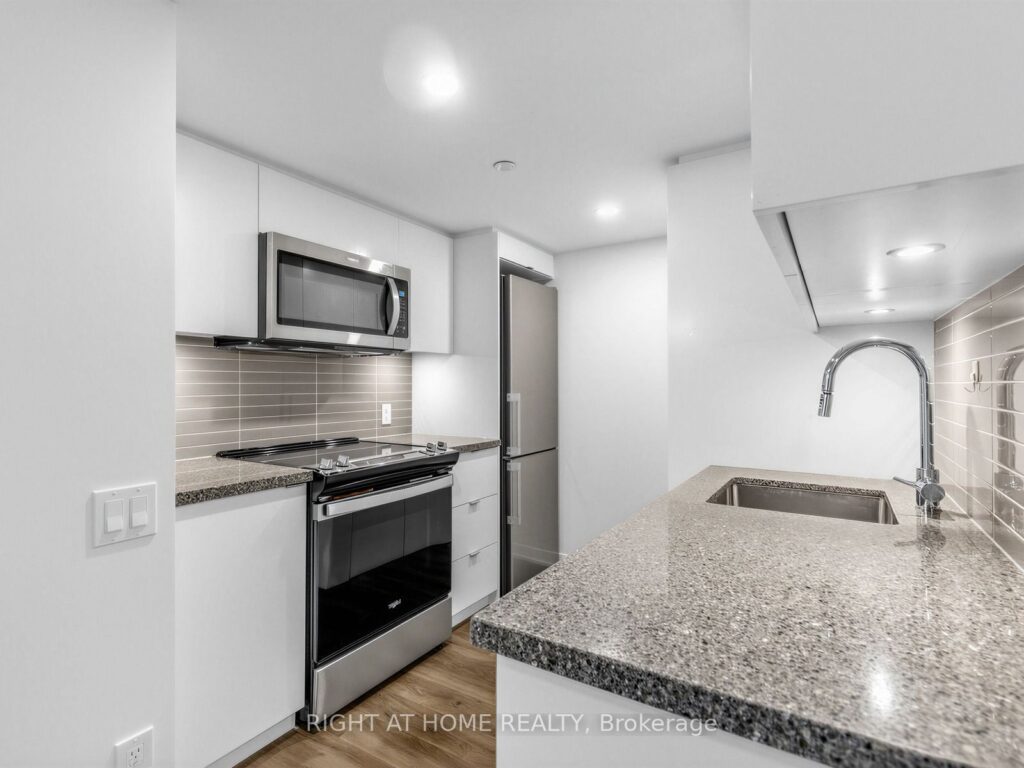 For Sale: 500 Wilson Avenue 423, Toronto, ON M3H 0E5, Toronto C06, ON - Property Photo