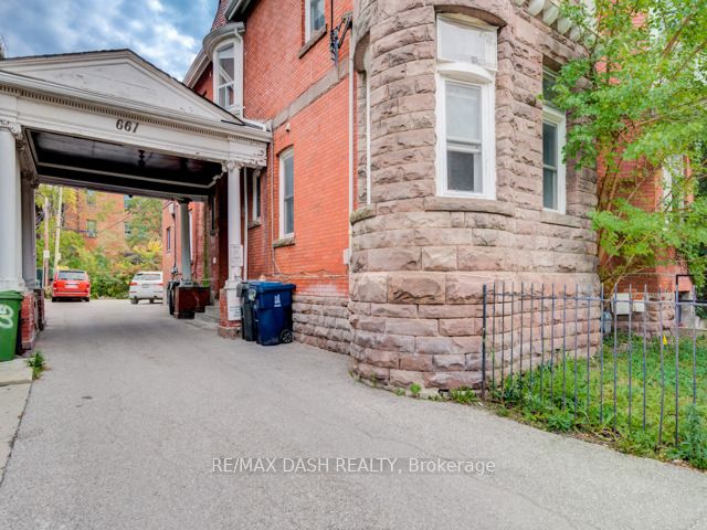 For Lease: 661 Huron Street 105, Toronto, ON M5R 2R8, Toronto C02, ON