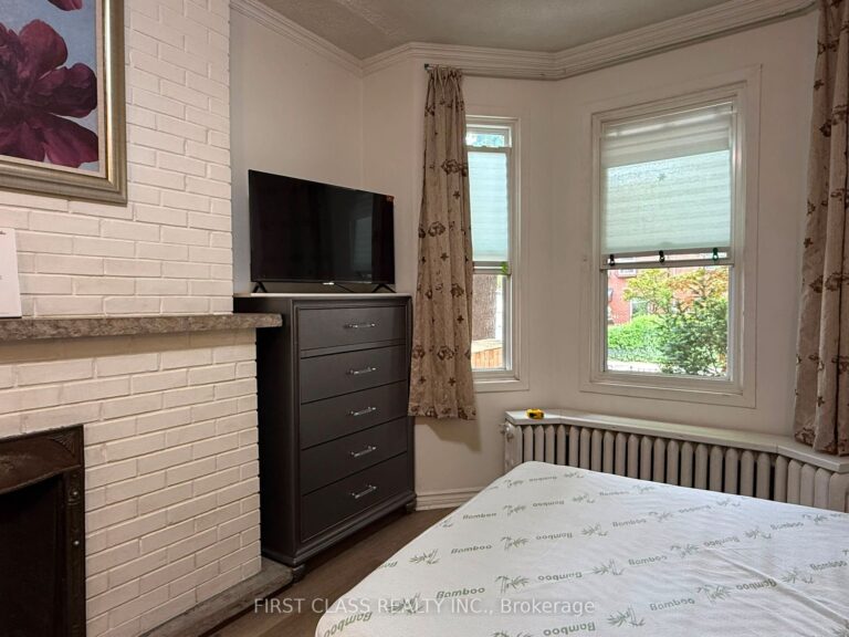 For Lease: 366 Lippincott Street 1A, Toronto, ON M5S 2P7, Toronto C01, ON