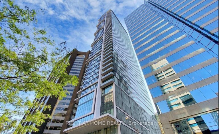For Sale: 426 University Avenue 2309, Toronto, ON M5G 1S9, Toronto C01, ON