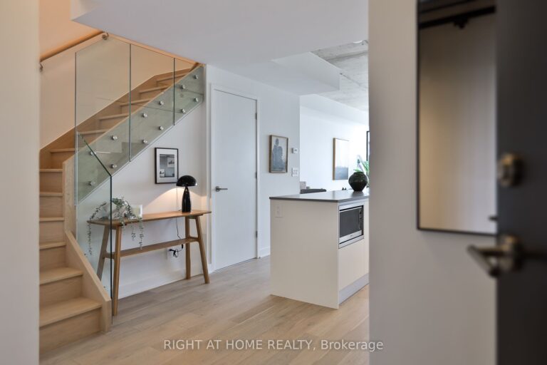 For Sale: 2720 Dundas Street W 604, Toronto, ON M6P 0C3, Toronto W02, ON