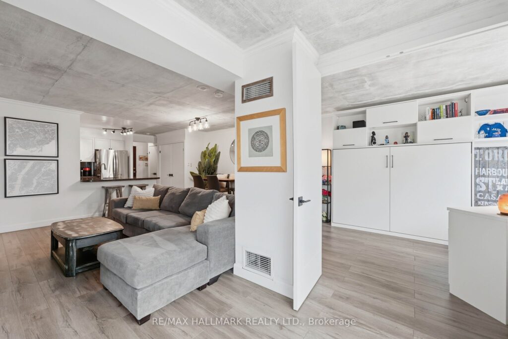For Sale: 600 Queens Quay W 705, Toronto, ON M5V 3M3, Toronto C01, ON - Property Photo