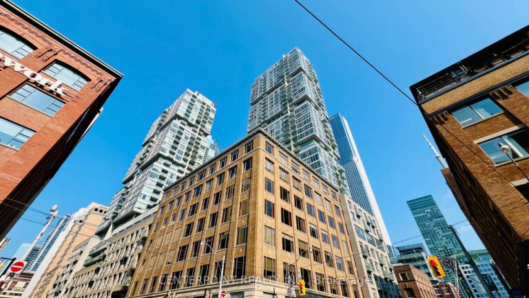 For Lease: 199 Richmond Street W 2803, Toronto, ON M5V 0H4, Toronto C01, ON