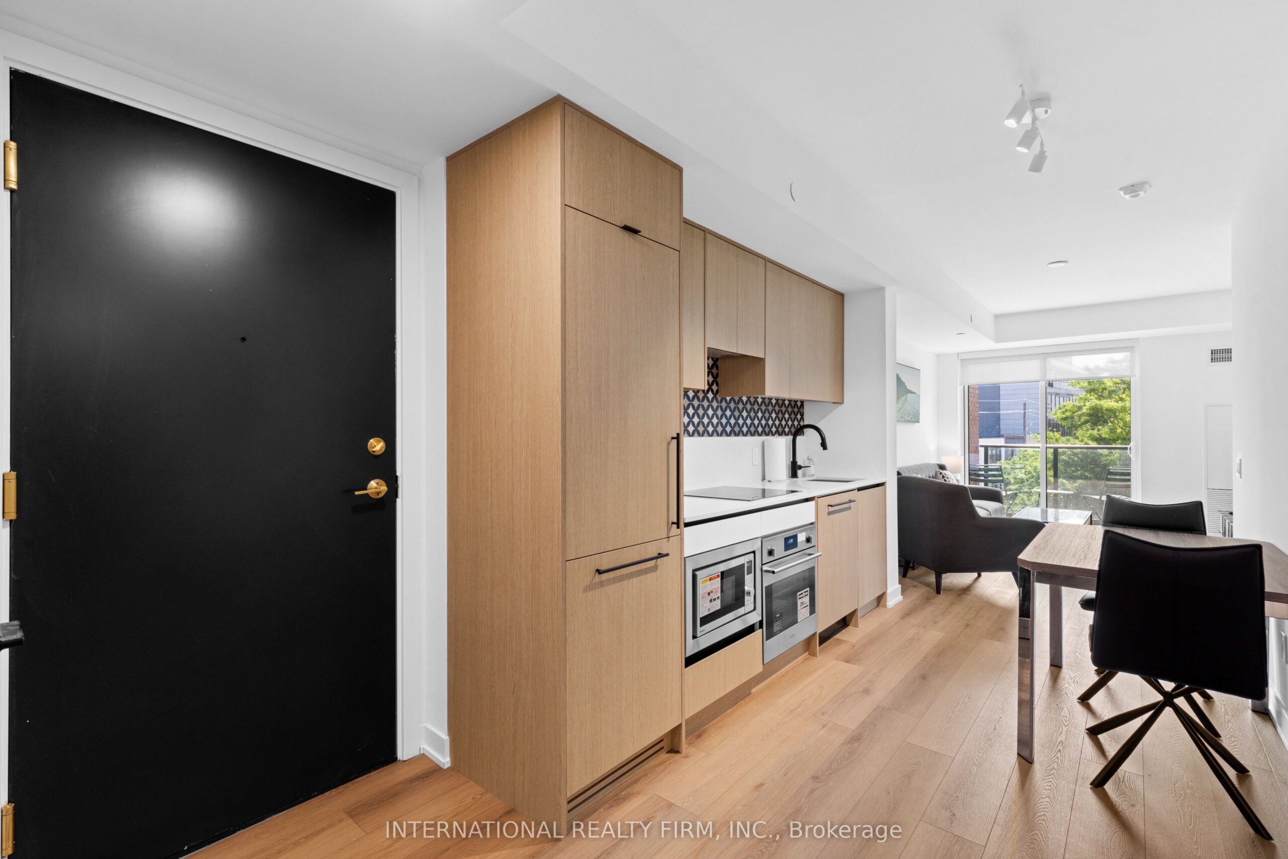 For Lease: 5 Lakeview Avenue 409, Toronto, ON M6H 0H3, Toronto C01, ON