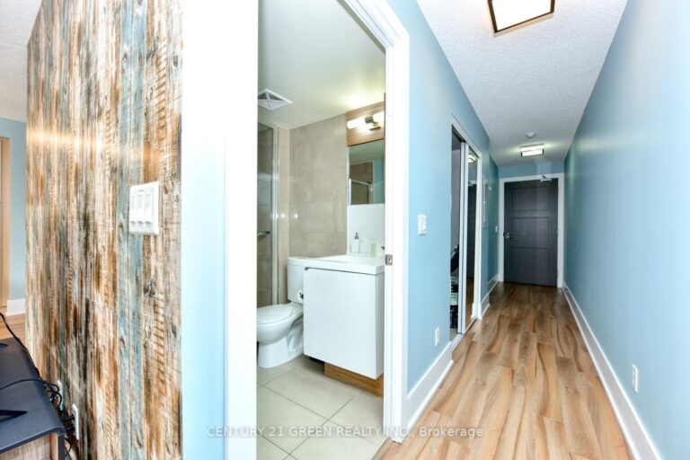 For Sale: 300 Front Street W 1014, Toronto, ON M5V 0E9, Toronto C01, ON