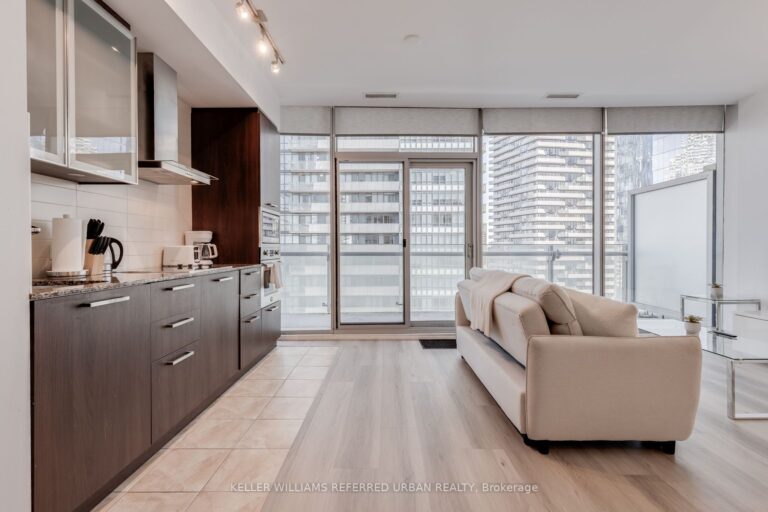 For Lease: 14 York Street 1812, Toronto, ON M5J 0B1, Toronto C01, ON