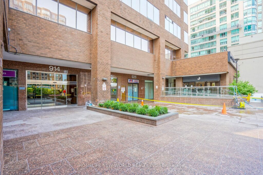 For Lease: 920 Yonge Street 700, Toronto, ON M4W 3C7, Toronto C02, ON - Property Photo