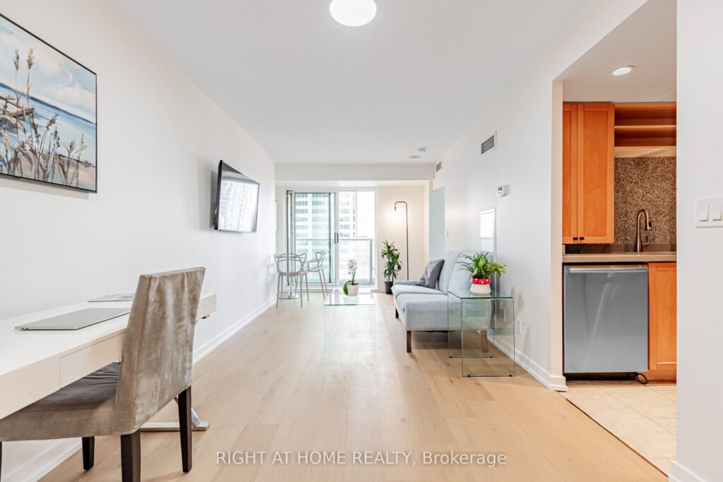 For Sale: 8 Park Road 3116, Toronto, ON M4W 3S5, Toronto C02, ON - Property Photo