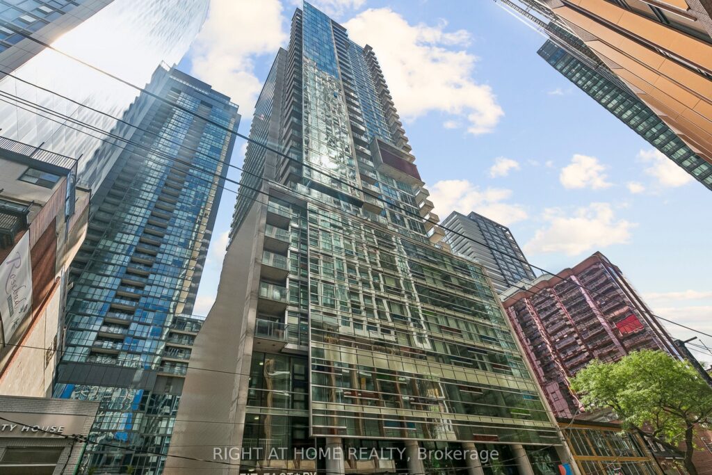 For Sale: 375 King Street W 1606, Toronto, ON M5V 1K5, Toronto C01, ON - Property Photo