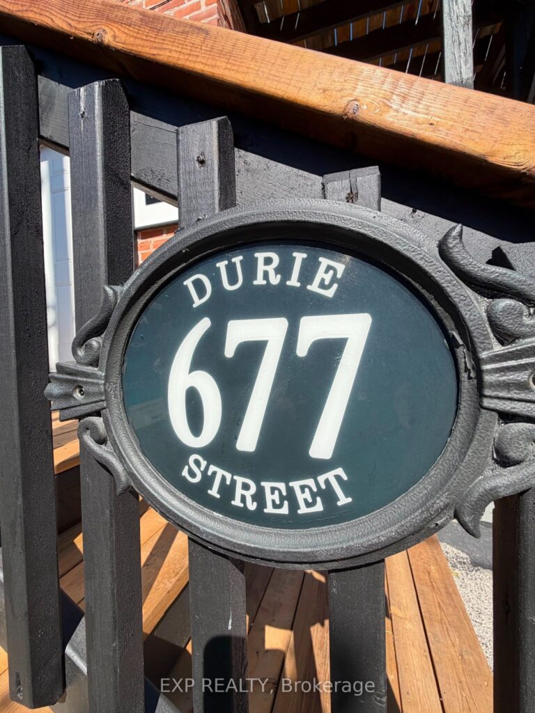 For Lease: 677 Durie Street 4, Toronto, ON M6S 3H4, Toronto W02, ON