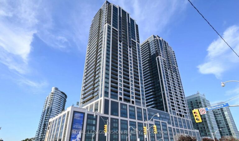 For Lease: 1928 Lakeshore Boulevard W 2217, Toronto, ON M6S 0B1, Toronto W01, ON