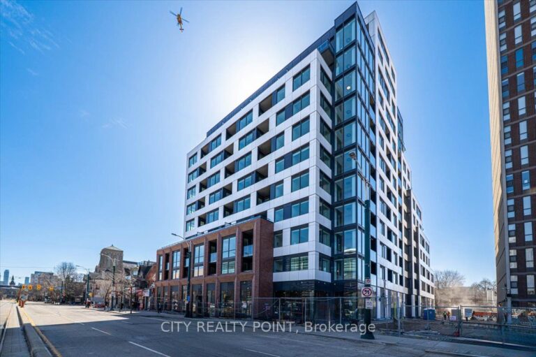 For Lease: 664 Spadina Avenue 201, Toronto, ON M5S 2H7, Toronto C01, ON